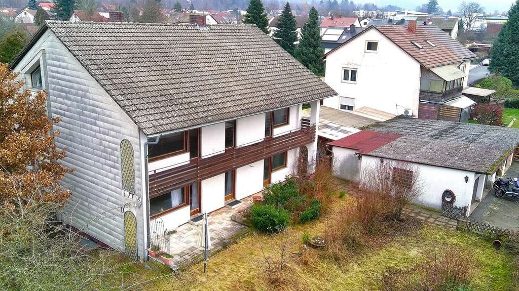 Immobilie in Weidenberg - Mehrfamilienhaus mit drei Wohneinheiten - Bild 1
