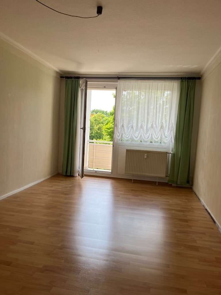 Immobilie in Zwenkau - Freie 3 Raumwohnung mit Stellplatz in paar Minuten  zum See - Bild 2
