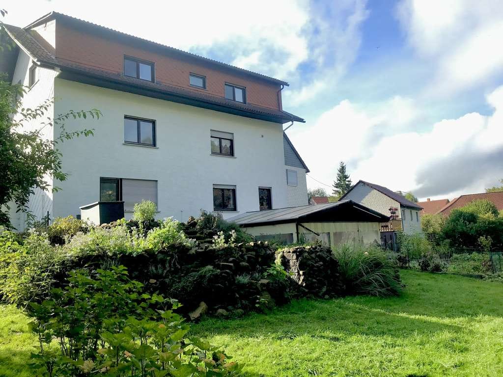 Immobilie in Ulrichstein - Großes Anwesen mit 2 Häusern, 400 m², Scheune & 1900 m² Grundstück in ruhiger Lage - Bild 1