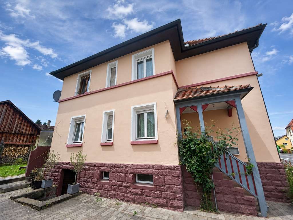 Immobilie in Keltern - Traumhaft wohnen mit Garten, Scheune und zusätzlichem Mietpotenzial - Bild 2