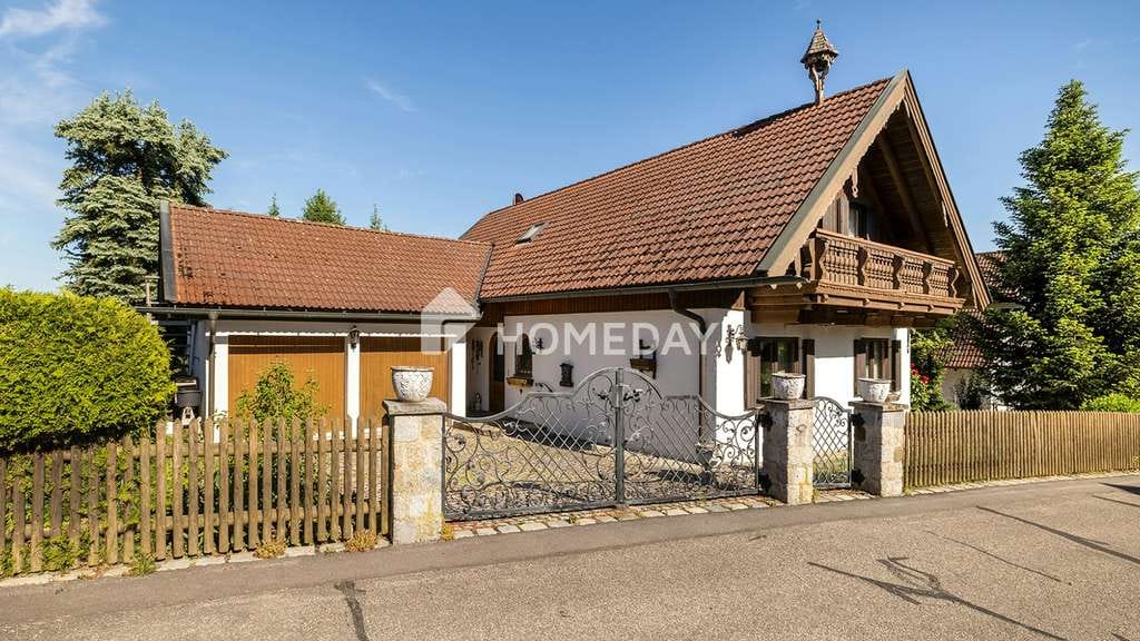 Immobilie in Attenkirchen - Wo Familienleben Raum findet – charmantes Zuhause mit Landhauscharakter
 - Bild 0