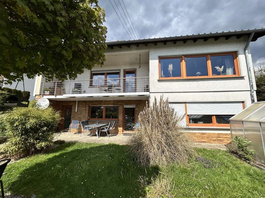 Immobilie in Mittelhof - Wissen-Alserberg, großes Wohnhaus mit ELW, PV-Anlage, Panoramablick, Sauna, Carport etc. - Bild 1