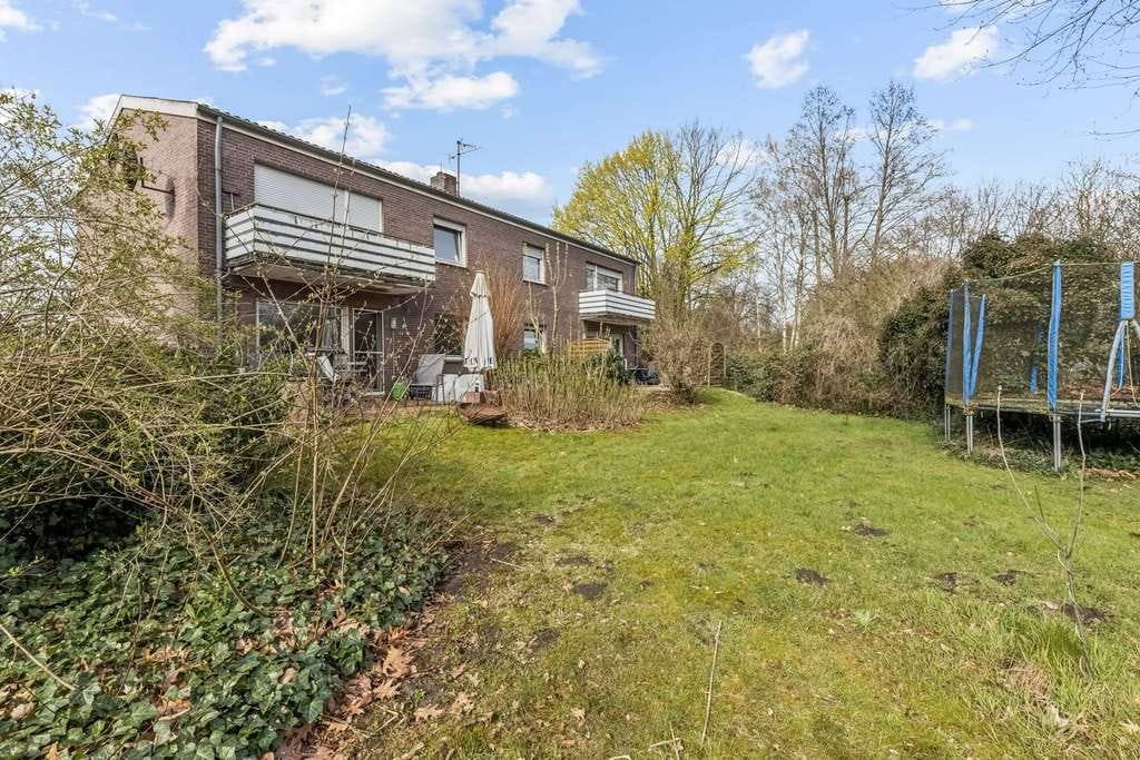 Immobilie in Rietberg - Solides Mehrfamilienhaus mit großem Grundstück in Rietberg – attraktive Kapitalanlage mit Potenzial - Bild 2