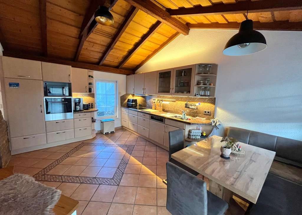 Immobilie in Contwig - Gepflegtes Zweifamilienhaus in ruhiger Lage von Contwig - Bild 2