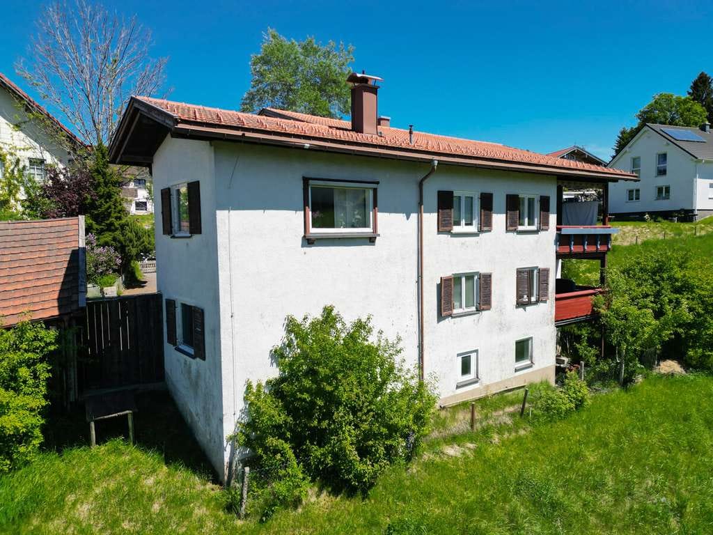 Immobilie in Weiler-Simmerberg - Ehemalige Hofstelle mit 2.400 m² Grundstück – vielfältige Nutzungsmöglichkeiten in Simmerberg - Bild 5
