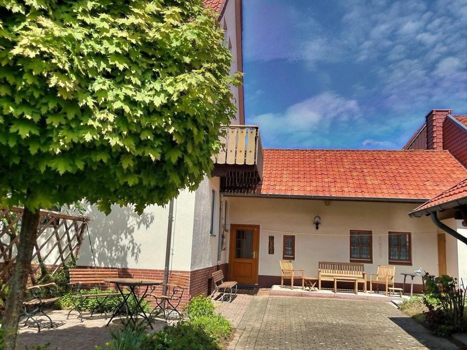 Immobilie in Gieboldehausen - Solide Substanz, viel Platz, fairer Preis: Ein- oder Zweifamilienhaus mit Scheune in Obernfeld - Bild 0