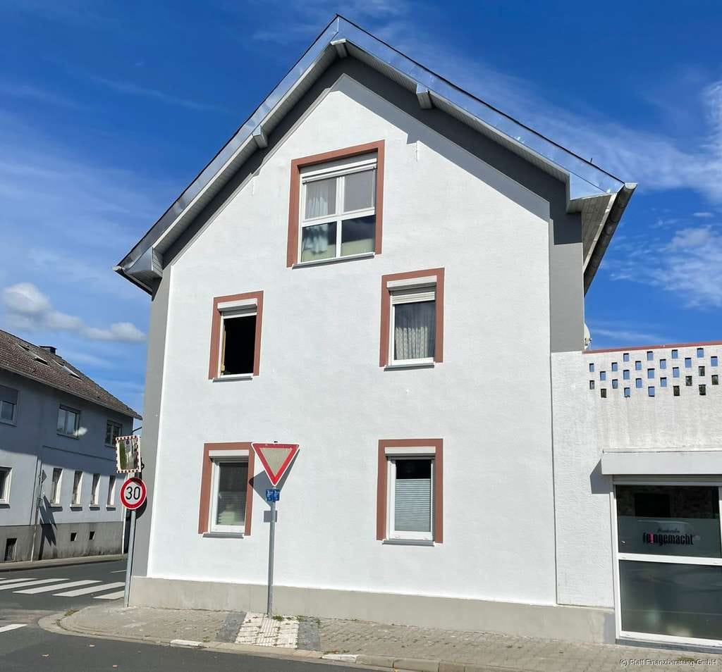 Immobilie in Liederbach - Schöne 2-Zimmer-Dachgeschosswohnung mit Stellplatz – Kapitalanlage in Liederbach - Bild 0