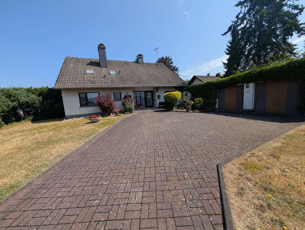 Immobilie in Bebra - Bebra-Breitenbach: Einfamilienhaus mit ausgebautem Dachgeschoss in bester Lage und großem Grundstück - Bild 2