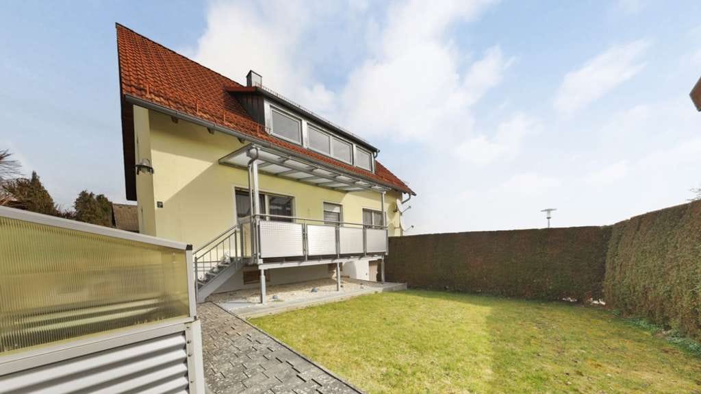 Immobilie in Poppenricht - Gepflegtes Wohnhaus mit zwei Wohneinheiten, Nebengebäude und vielseitigen Nutzungsmöglichkeiten - Bild 3