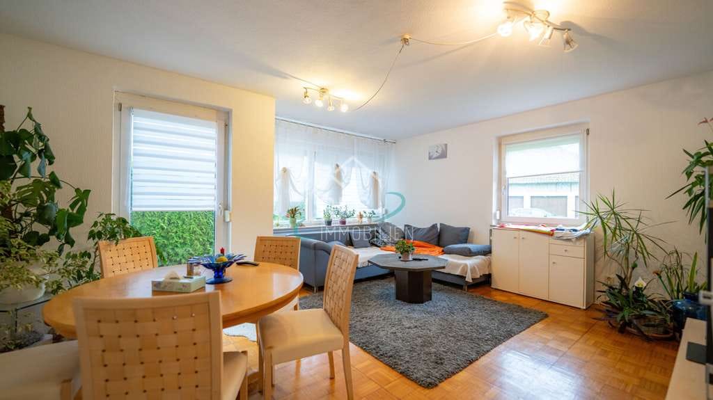 Immobilie in Durlangen - Solides Zweifamilienhaus mit großem Baugrundstück und Ausbaureserve - Bild 4