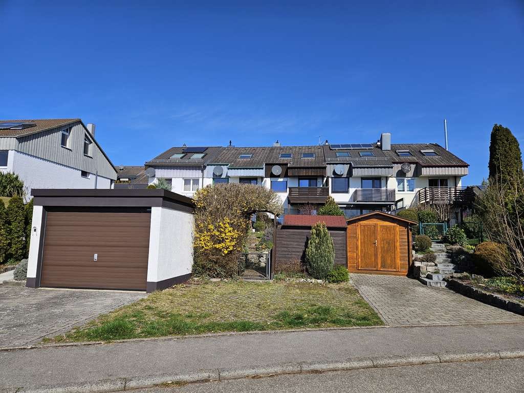 Immobilie in Herrenberg - Reihenmittelhaus mit Südgarten & Balkon (ruhig gelegen) - Bild 0
