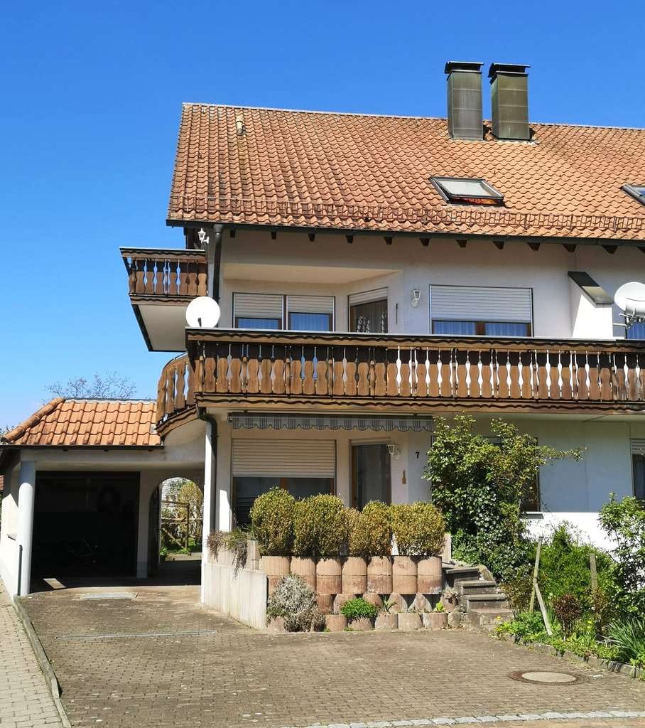 Immobilie in Langenargen - Sofort beziehbare Doppelhaushälfte in ruhiger und seenaher Lage mit Garage und Carport - Bild 1