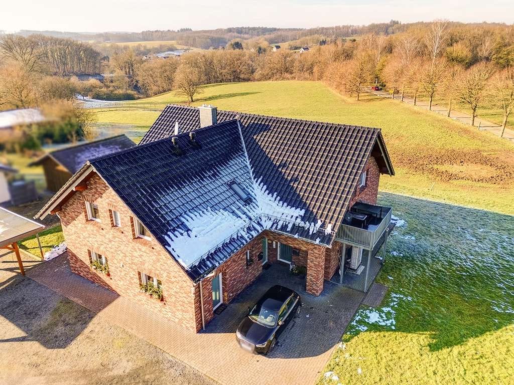 Immobilie in Helmenzen - Exklusives und besonders hochwertig ausgestattetes Zweifamilienhaus in Ortslage; barrierefrei - Bild 2