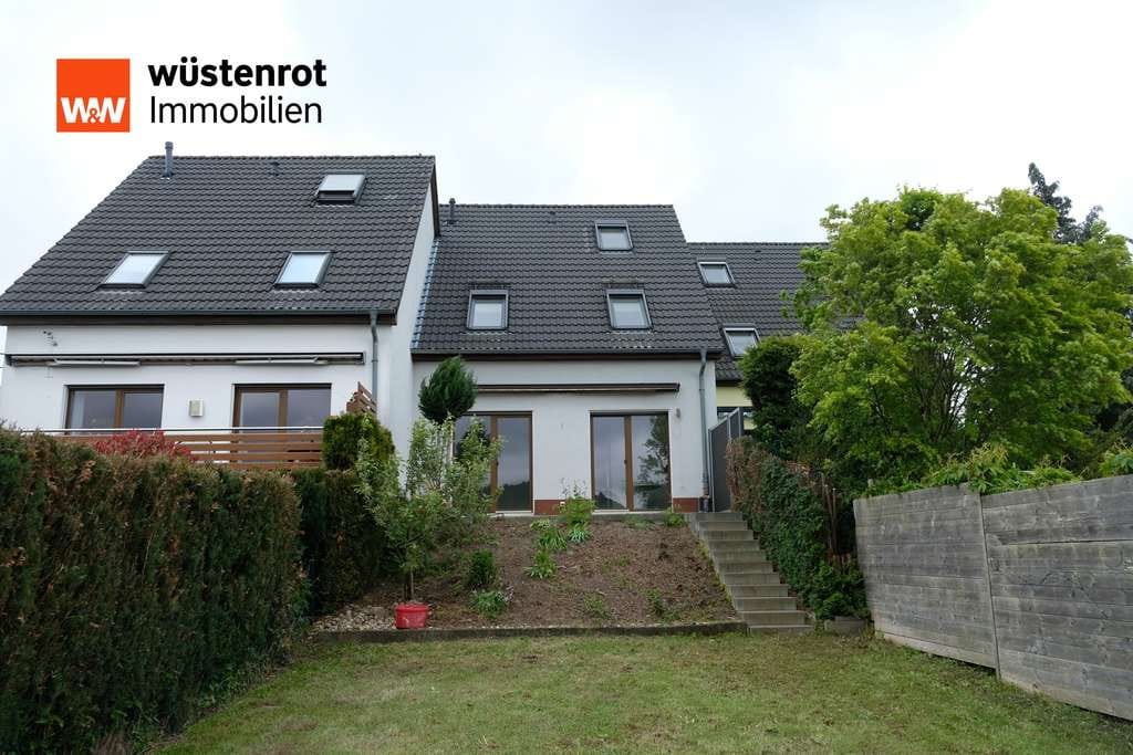 Immobilie in Gornau - Traumhaftes Reihenmittelhaus mit Weitblick ins Erzgebirge – stilvoll renoviert und bezugsfertig - Bild 1