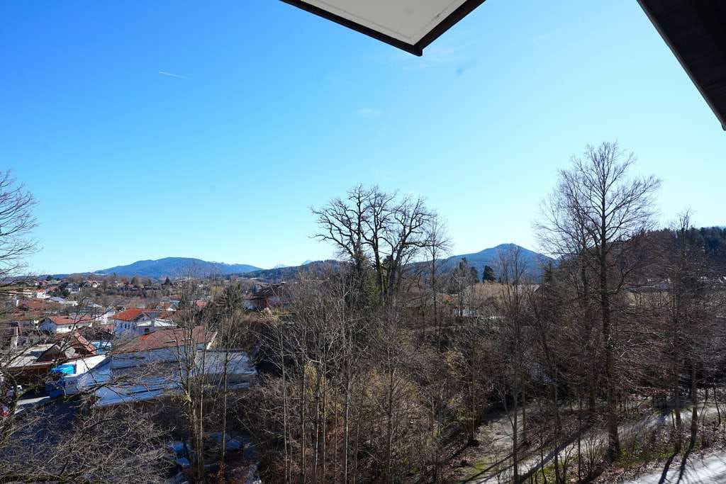 Immobilie in Siegsdorf - Zwei großzügige Wohnungen auf einer Ebene - flexibel verbindbar als Alternative zum Einfamilienhaus! - Bild 0