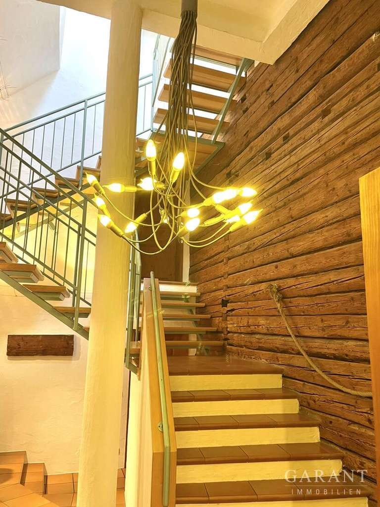 Immobilie in Saaldorf-Surheim - Historisches Bauernhaus mit Ausbauchance: Viel Platz zum Wohnen, Arbeiten und Wachsen - Bild 2