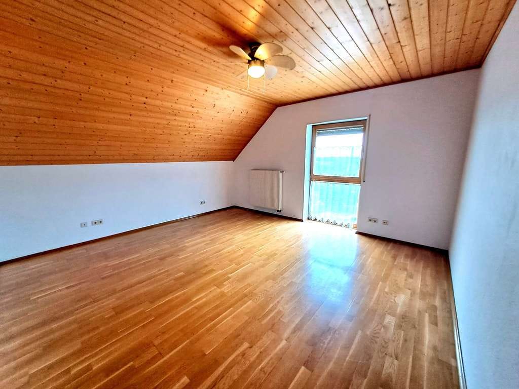 Immobilie in Föckelberg - Großzügiges, freistehendes Einfamilienhaus zu verkaufen - Bild 3