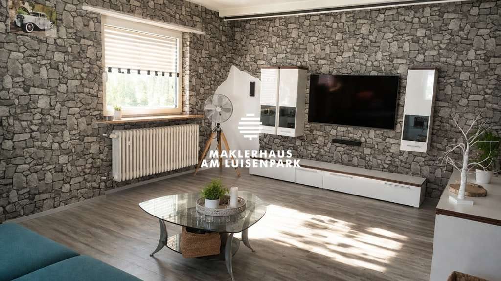 Immobilie in Weingarten (Pfalz) - Historisches Hofanwesen mit umfangreich saniertem Wohnhaus, Werkhallen, Stallungen und Garagen - Bild 2
