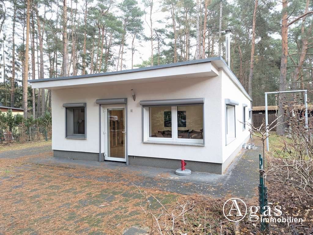 Immobilie in Borkheide - Gepflegter Ferienbungalow mit Wintergarten und Nebengebäude auf großzügigem Grundstück in Borkheide - Bild 0