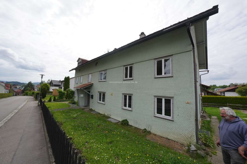 Immobilie in Lindenberg im Allgäu - Sofort beziehbares großes Zweifamilienhaus mit Bergblick zum Schnäppchenpreis in Lindenberg - Bild 3