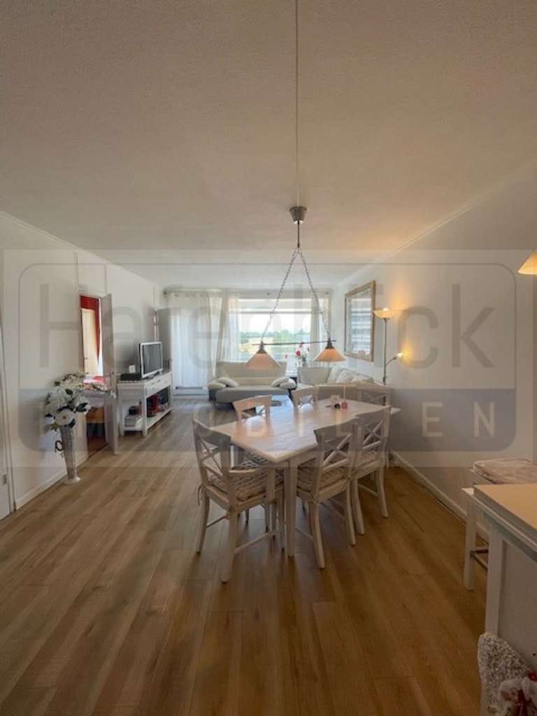 Immobilie in Sierksdorf - Ostseedomizil mit seitlichem Meerblick-modernisierte 2,5 Zi Wohnung - Bild 0