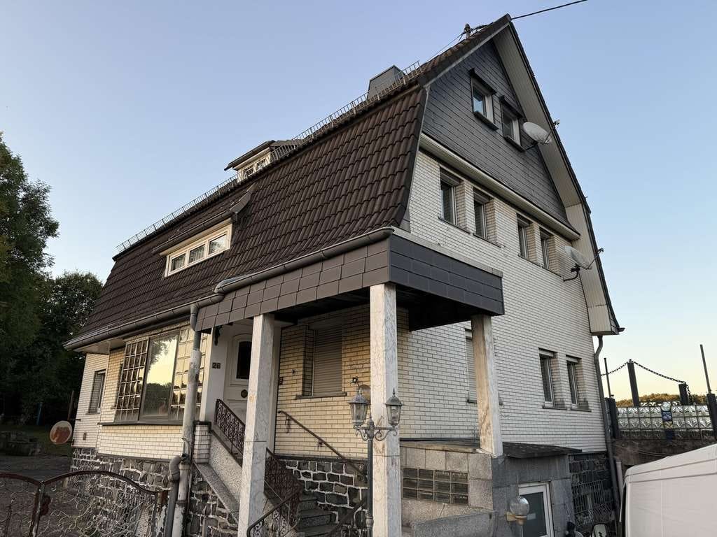 Immobilie in Helmenzen - Viel Haus für’s Geld - Großzügiges Wohnhaus mit Garage, Brunnen & Potenzial - Bild 2