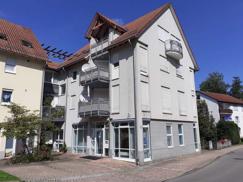 Immobilie in Rohrdorf - Rohrdorf, 4-Zimmer-EG-ETW, 2 KFZ-Stell-Plätze, in Zentrumslage. PROVISIONSFREI. - Bild 0