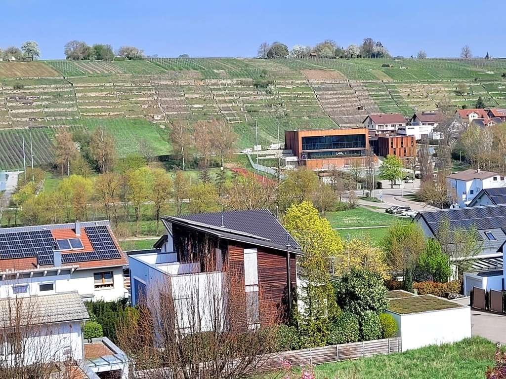 Immobilie in Kirchheim am Neckar - Traumhafte Maisonette 79 qm, großer Loggia-Balkon, toller Blick - Bild 4