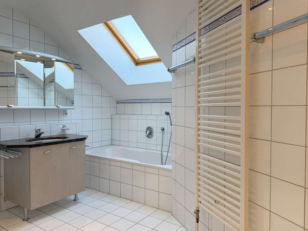 Immobilie in Wörthsee - Traumhafte Dachgeschosswohnung mit Kaminofen und Einzelgarage in Wörthsee - Bild 4