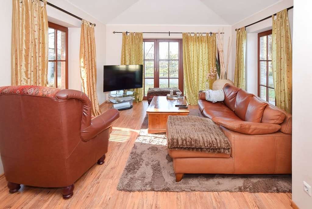Immobilie in Suthfeld - Mediterane Villa mit Außenpool, Gästehaus, hochwertigen Einbauküchen und unverbaubarem Seeblick! - Bild 3