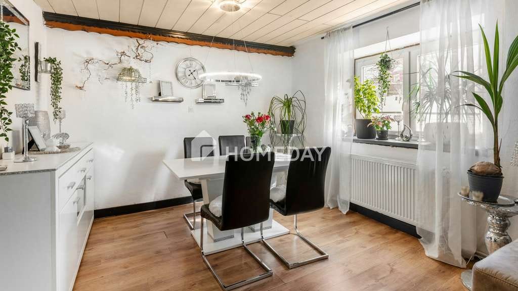 Immobilie in Tittling - Raum für Generationen – Teilsaniertes Zweifamilienhaus mit Innenhof und Scheune
 - Bild 2