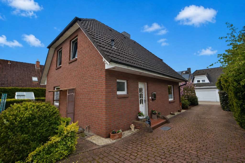 Immobilie in Escheburg - Gepflegtes Einfamilienhaus mit Doppelgarage auf tollem Grundstück in Escheburg zu verkaufen - Bild 0