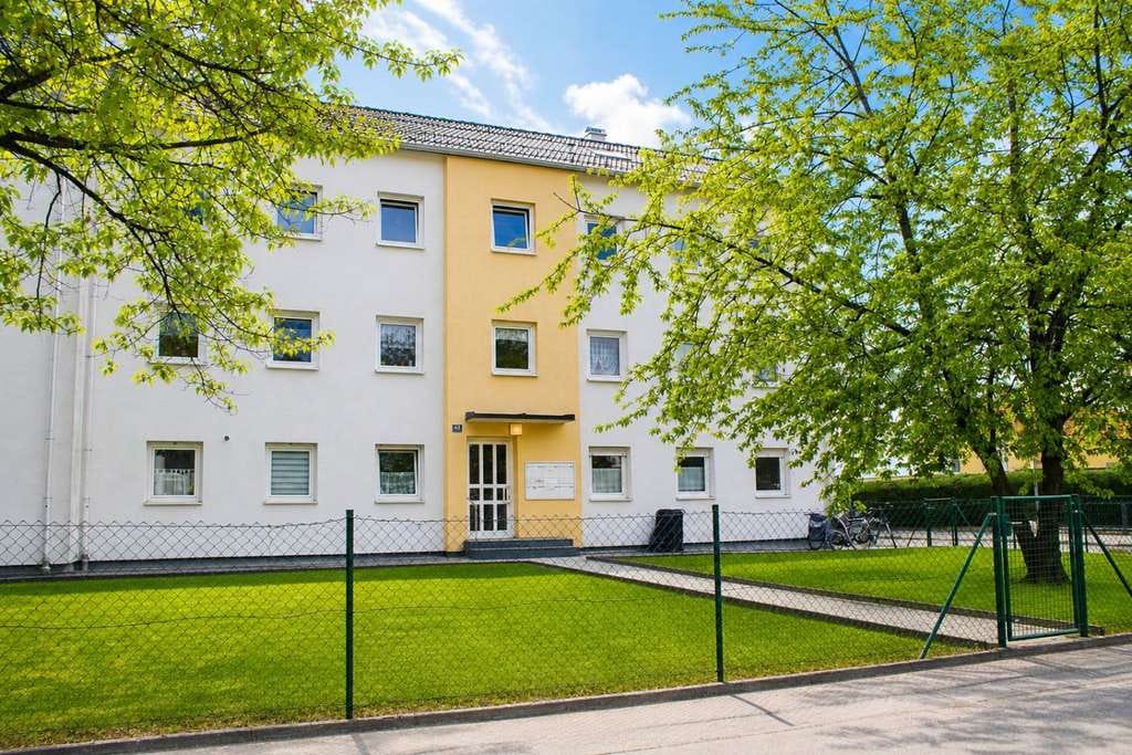 Immobilie in Poing - Attraktive, helle 3-Zimmer-Wohnung mit Westbalkon und großzügigem Dachboden in ruhiger Lage in Poing - Bild 1