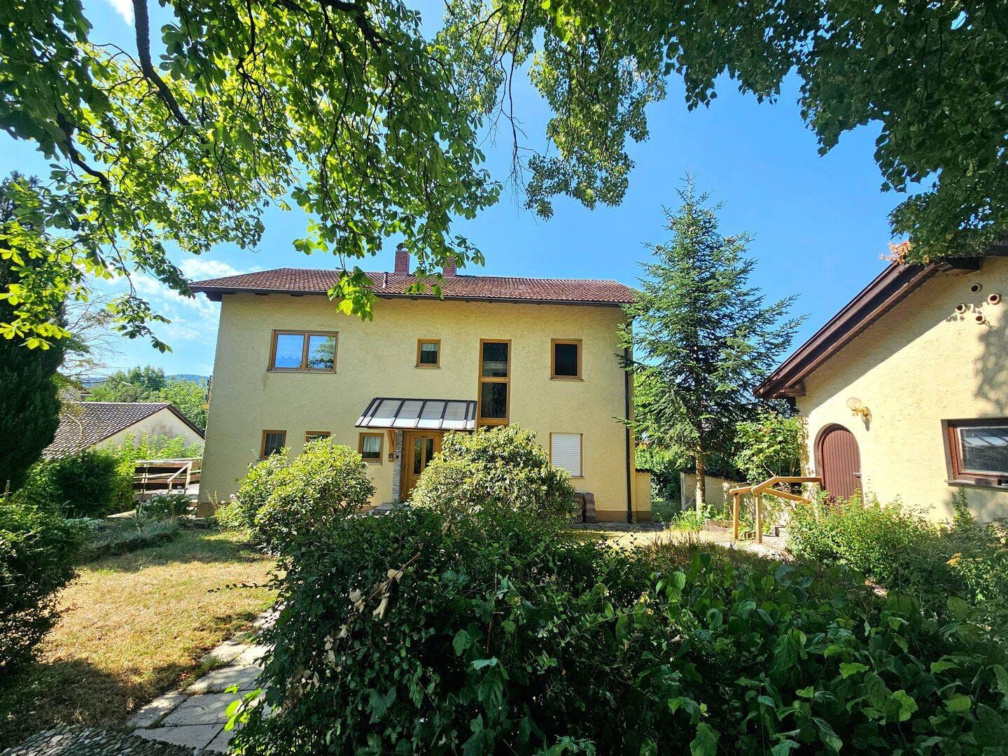 Immobilie in Neukirchen beim Heiligen Blut - Wohnhaus in Aussichtslage von Neukirchen b.Hl.Blut - Bild 0