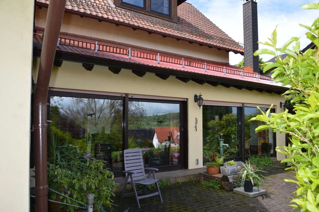 Immobilie in Ulrichstein - Schönes 2-Familienhaus in ruhiger Lage mit ELW und Gästezimmer! Sehr gepflegt! - Bild 1