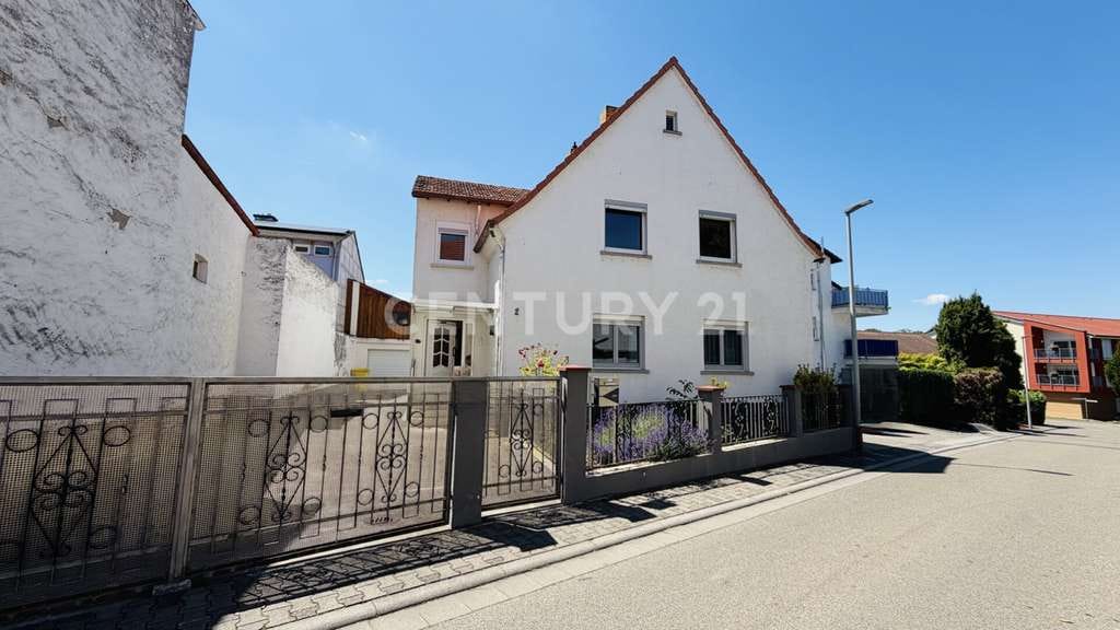 Immobilie in Saulheim - Familienidylle zum Ankommen - großer Garten und flexible Wohnmöglichkeiten - Bild 1