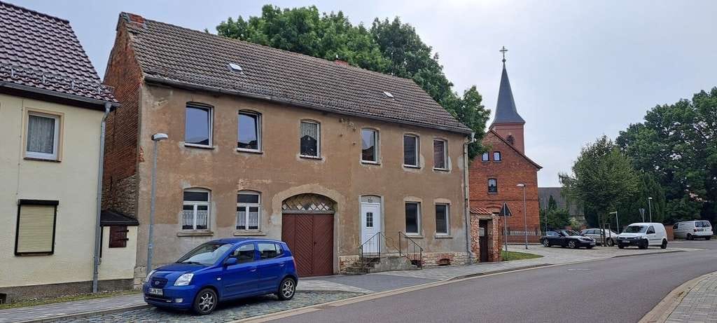 Immobilie in Gröningen - Zweifamilienhaus mit viel Nebengelaß und großem Grundstück... - Bild 0