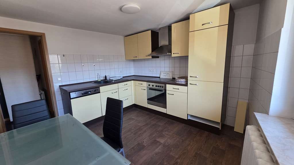 Immobilie in Plau am See - Wohnen, Arbeiten, Freiraum: Ehemaliges Autohaus mit Einfamilienhaus, 2 Wohnungen und großem Garten - Bild 3