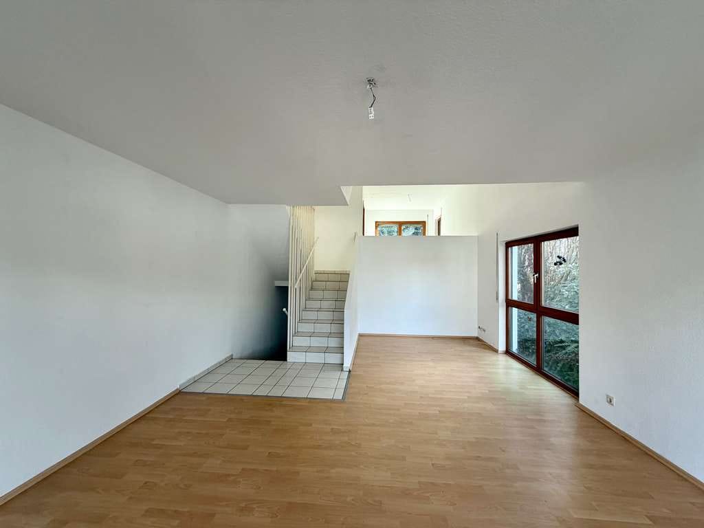 Immobilie in Neckargemünd - Helles Reihenendhaus in Split-Level-Bauweise mit innenliegender Garage & schönem Garten - Bild 4