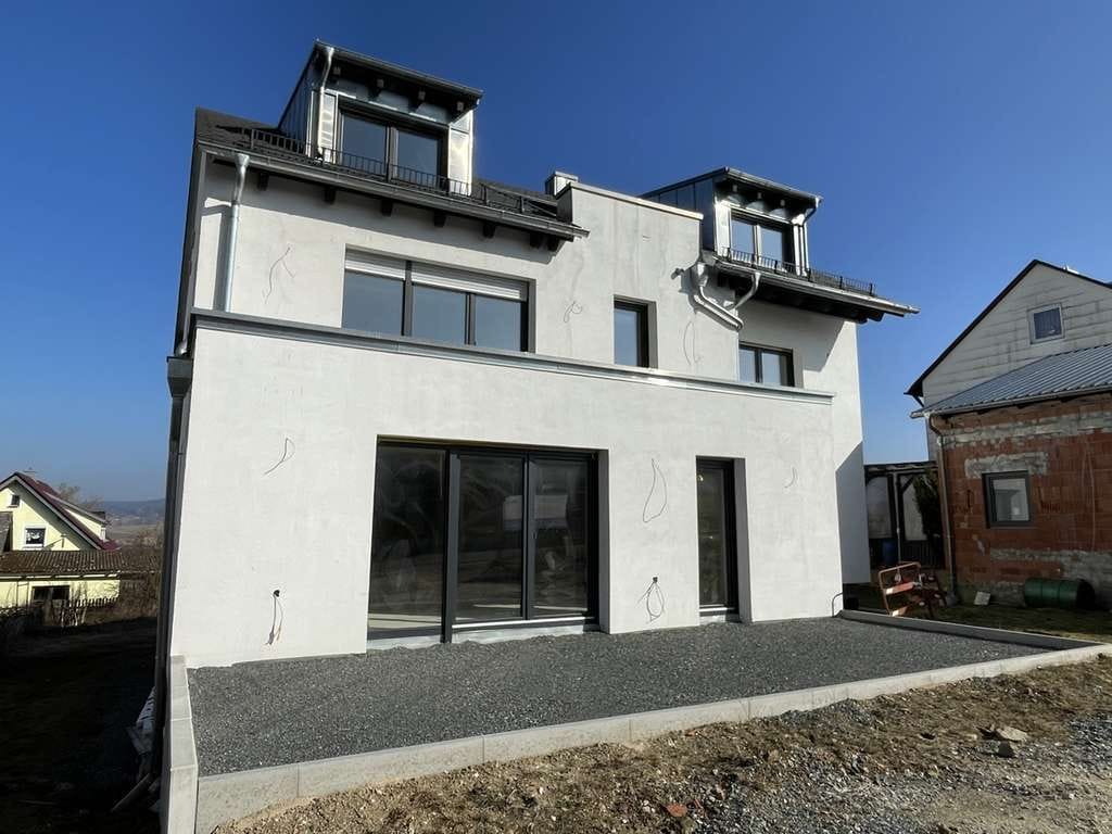 Immobilie in Bärnau - Erstbezug nach Komplettumbau! Moderne Etagenwohnung in der historischen Knopfstadt Bärnau - Bild 0
