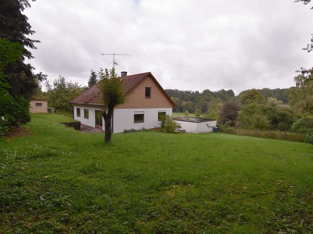 Immobilie in Wilhelmsdorf - Flexibles Ein- bis Zweifamilienhaus mit Doppelgarage & Bauplatzreserve in Wilhelmsdorf - Bild 1