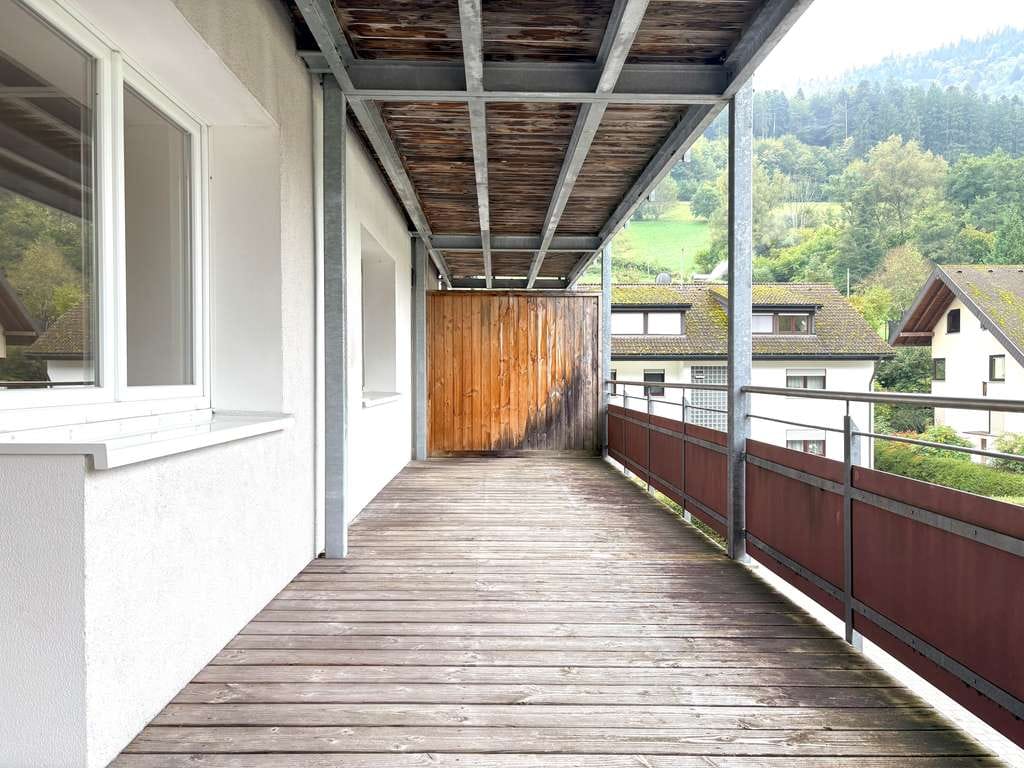 Immobilie in Buchenbach - Leerstehende 2-Zimmer-Wohnung mit großem Balkon und Stellplatz im Freien - Bild 4
