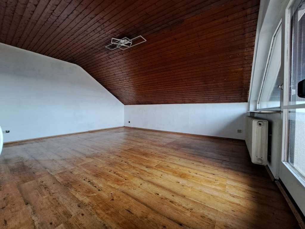 Immobilie in Bad Liebenzell - Sanierungsbedürftige 2 Zi.Whg. 52m² in Bad Liebenzell-Unterhaugstett mit Balkon + Stellplatz - Bild 4