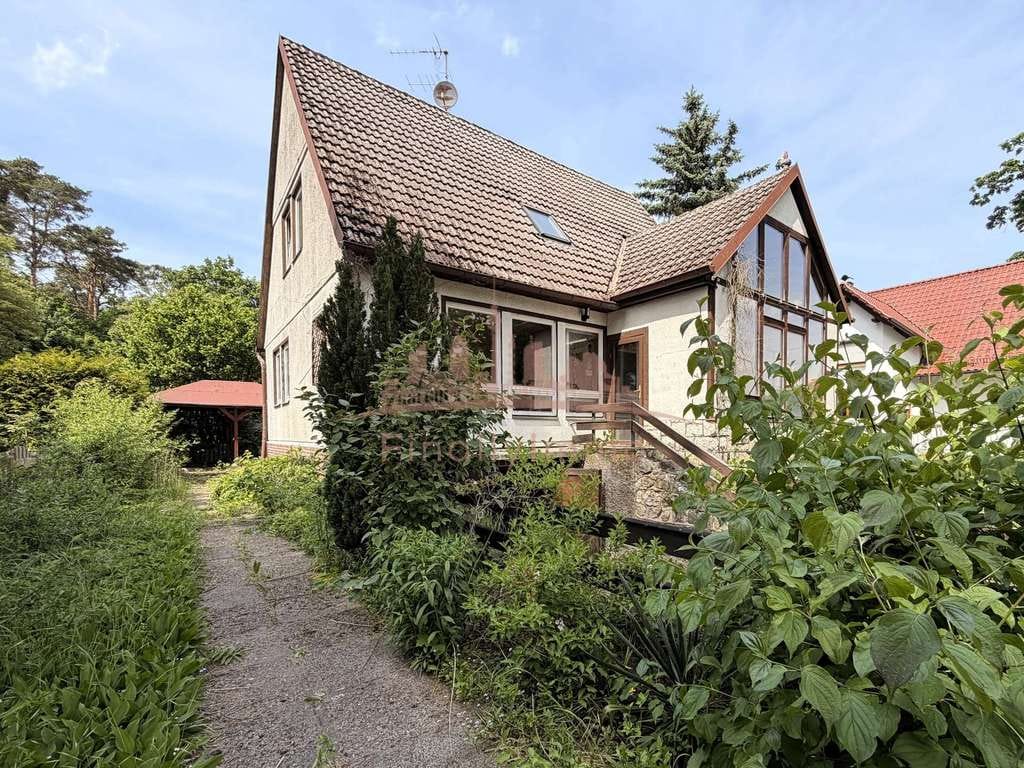 Immobilie in Grünheide (Mark) - Freistehendes Einfamilienhaus mit Entwicklungspotenzial, nur eine Gehminute vom Peetzsee entfernt. - Bild 1