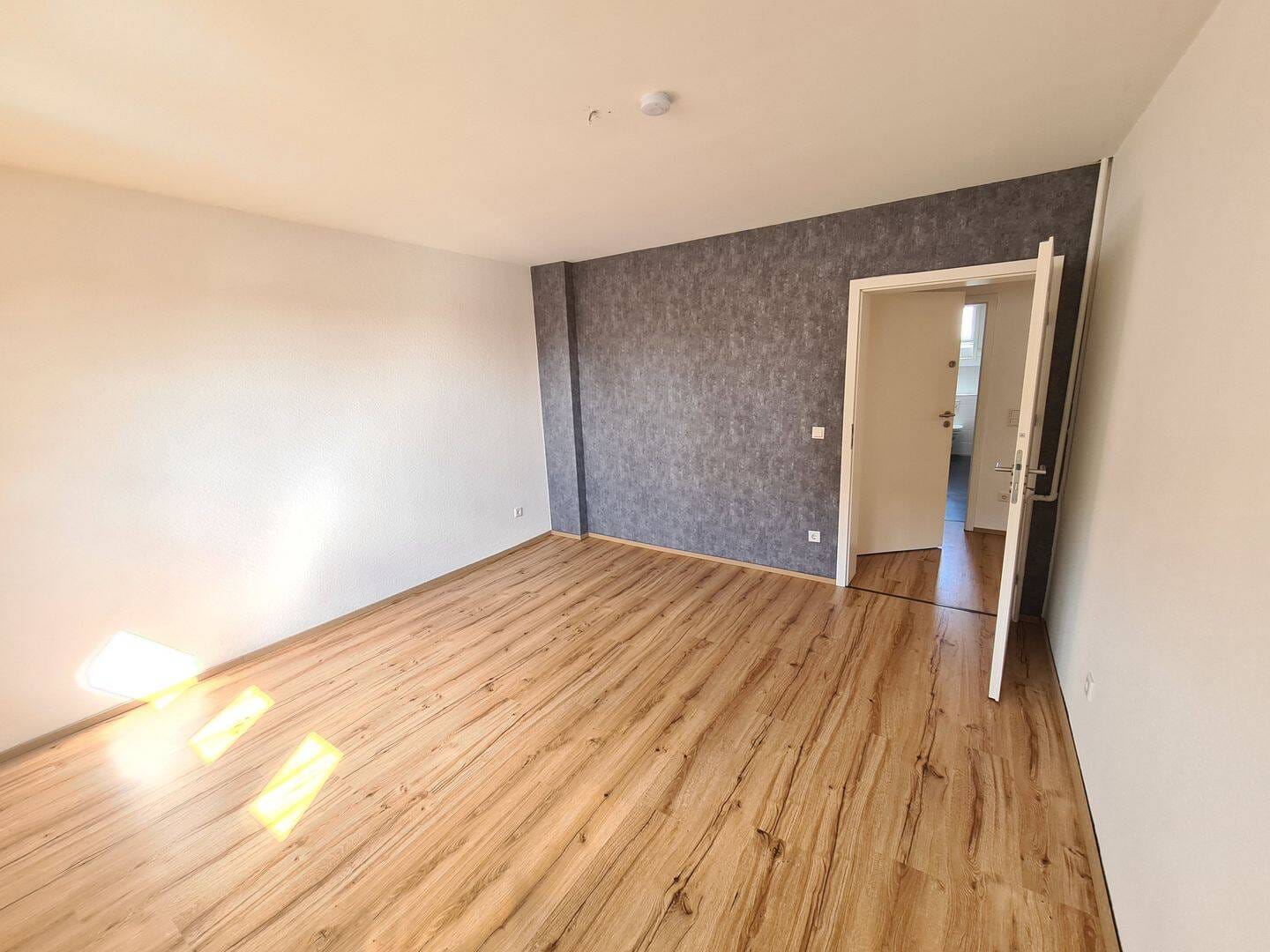 Immobilie in Ahlen - Provisionsfrei vom Eigentümer in der Innenstadt, eine sehr gepflegte 4-Zimmerwohnung im 2.OG eines 3-Familienhauses. - Bild 2