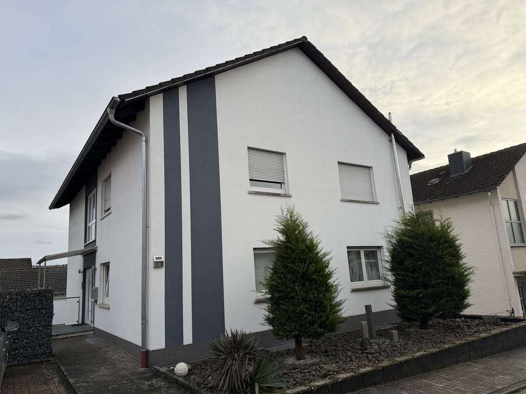 Immobilie in Steinwenden - Freistehendes Zweifamilienhaus mit großzügigem Platzangebot - Bild 1