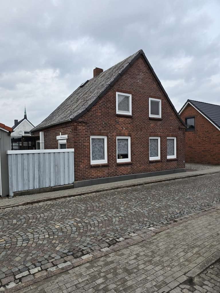 Immobilie in Helse - Einfamilienhaus  in zentraler aber ruhiger Lage 
von Marne-Nordsee - Bild 1