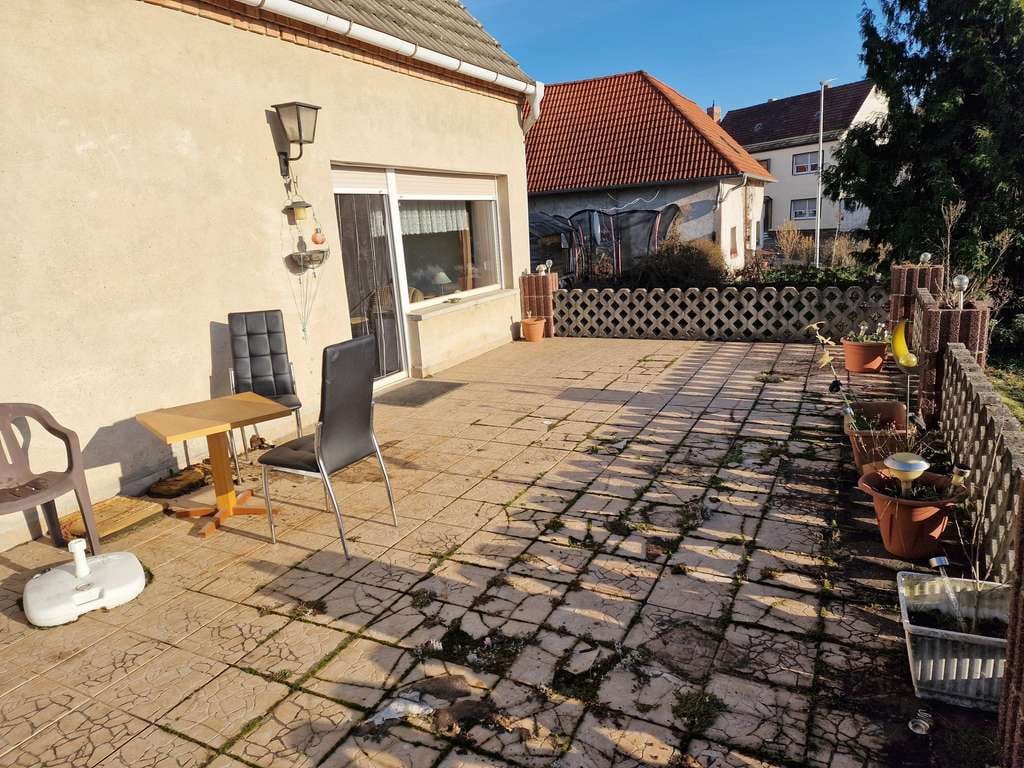 Immobilie in Südliches Anhalt - Häuschen im Grünen und doch im Zentrum - Bild 0