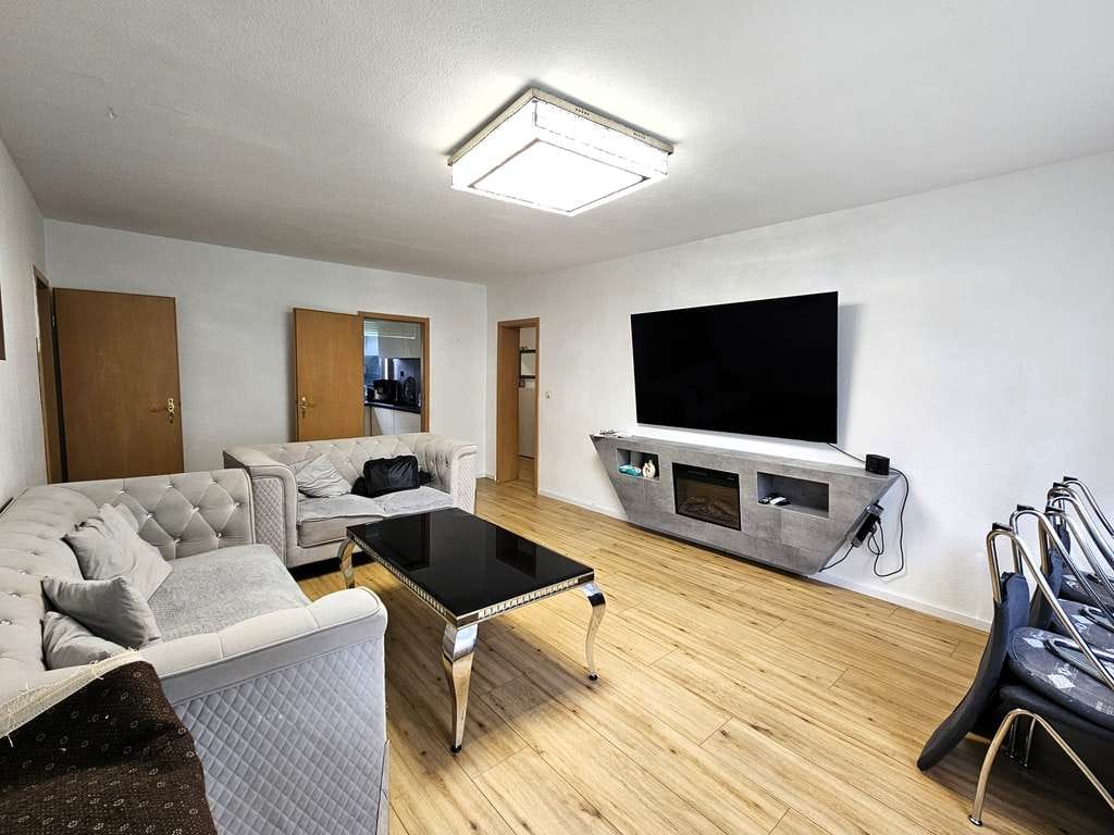 Immobilie in Detmold - Detmold: Gepflegte 4-Zimmer-Wohnung mit Balkon als solide Kapitalanlage - Bild 1