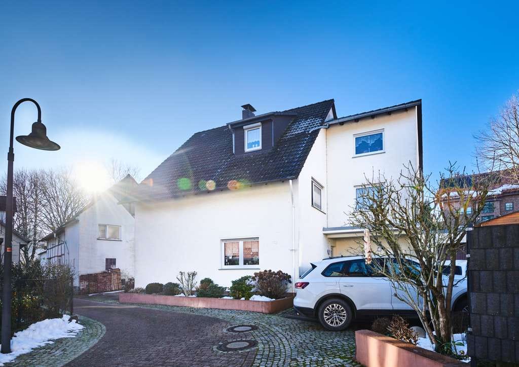 Immobilie in Barntrup - Gepflegtes Wohnhaus in toller Lage von Barntrup! Auch Mehrgenerationen Wohnen ist hier möglich! - Bild 1